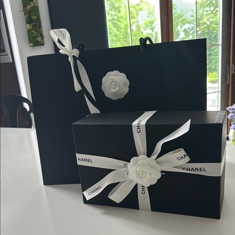 CHANEL Black and White Accessory Set